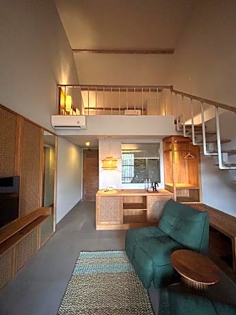 Studio - Split Level