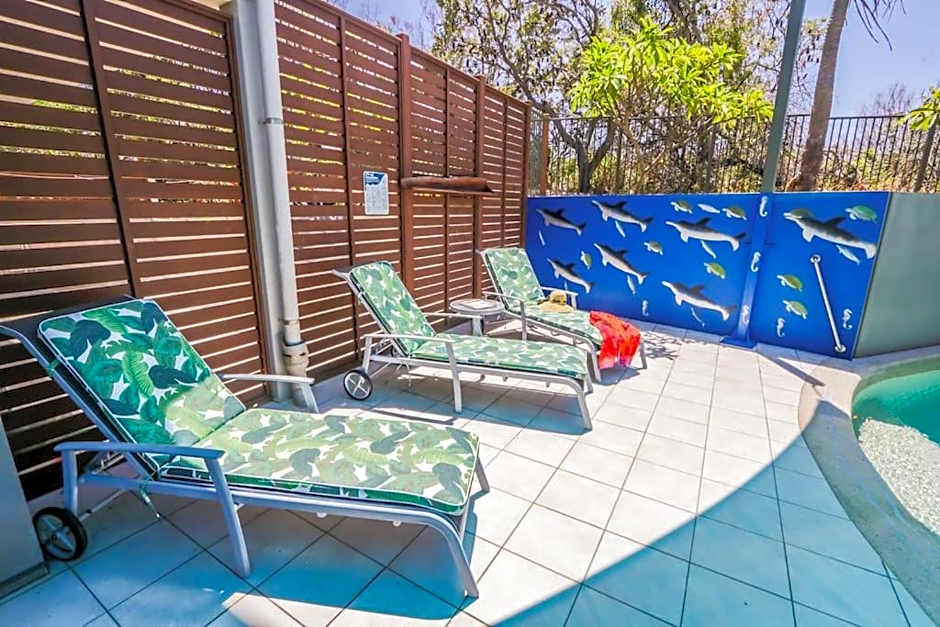 Loka Santi Penthouse 14 - Luxury Beachfront Escape with Sea View, Heated Pool, Steps from Main Beach