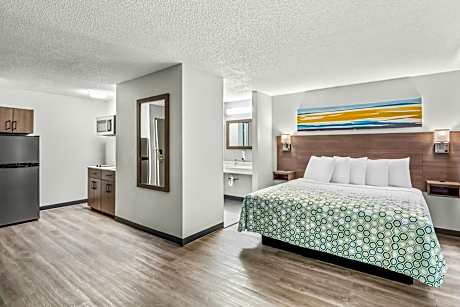 Studio 1 King Bed Non-Smoking