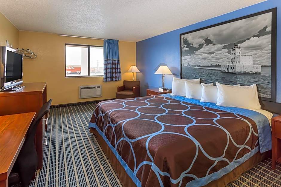 Super 8 by Wyndham Janesville