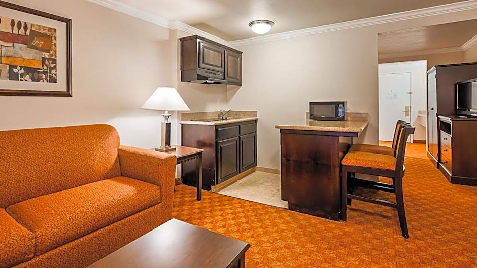 Lompoc Valley Inn and Suites