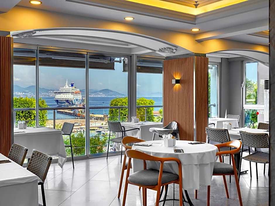Numa Port Hotel