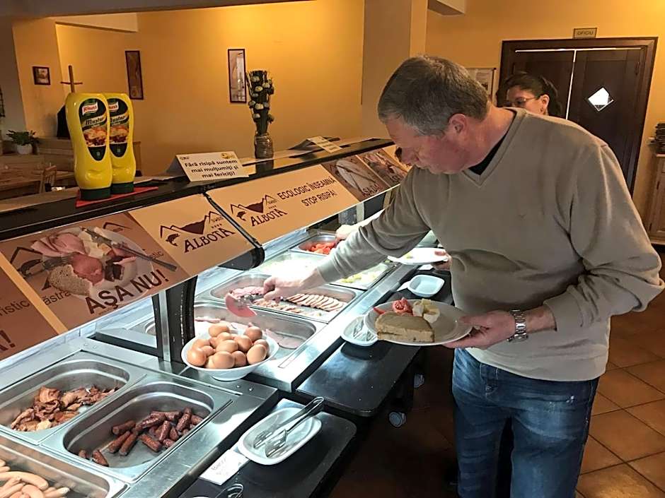 Complex Pastravaria Albota