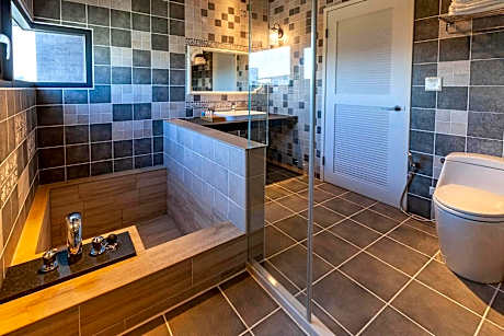 Deluxe Large Double Room with Bathtub