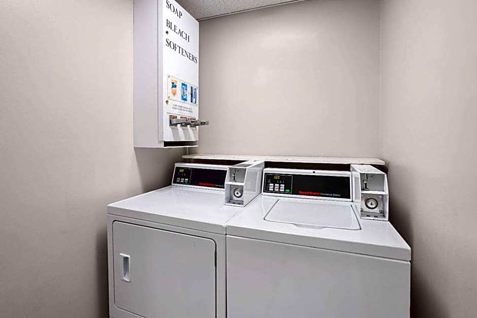 Super 8 by Wyndham Henrietta/Rochester Area