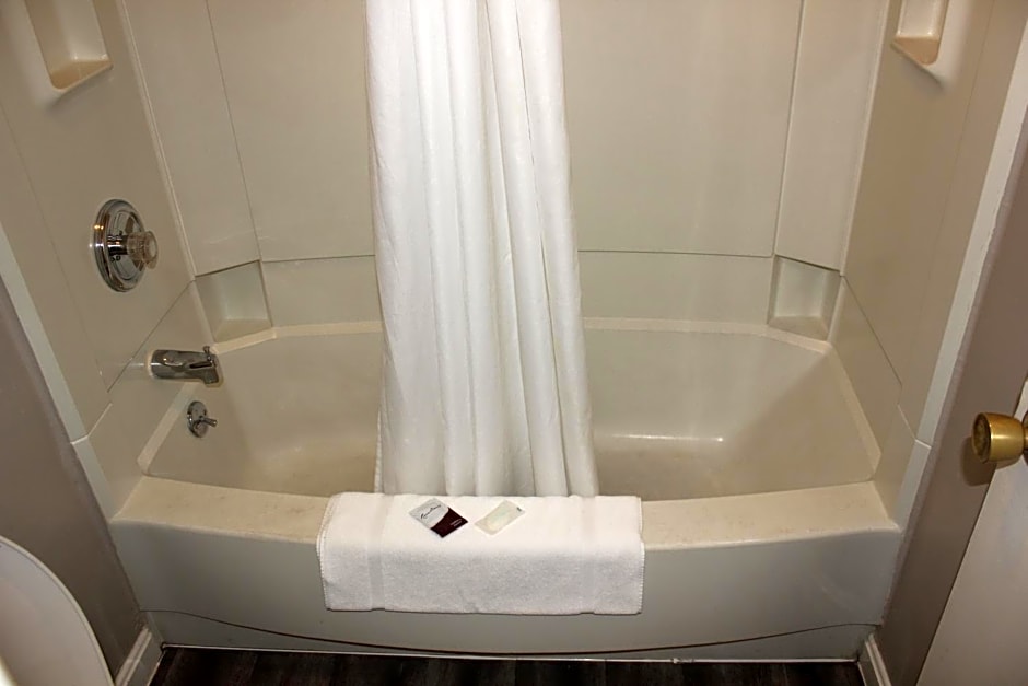 Red Carpet Inn - Louisville