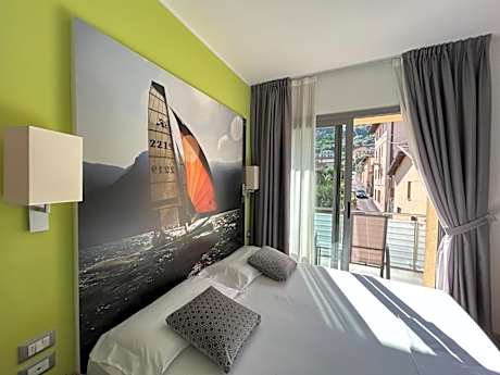 One-Bedroom Apartment with Mountain View and 2 Balconies