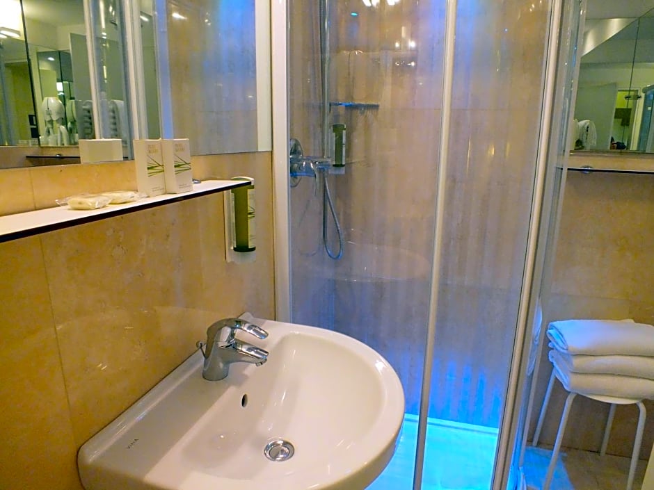 Leone Hotel