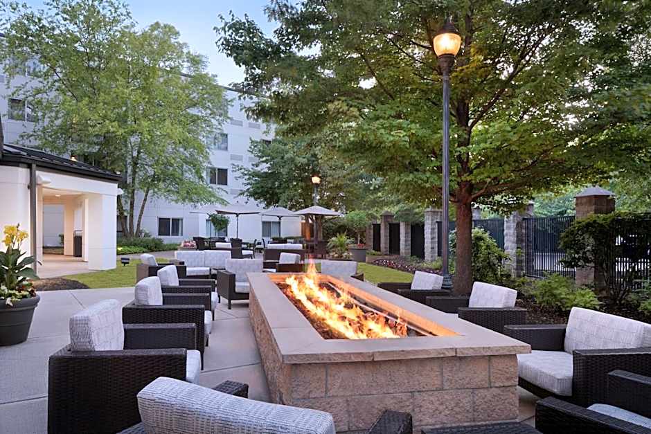 Courtyard by Marriott Edison Woodbridge