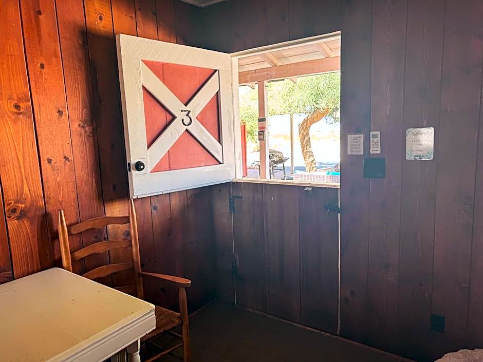 Room 3 - Downtown Joshua Tree Motel - Pet Friendly - Walk to Shops & Visitor Center, Minutes to Park Entrance