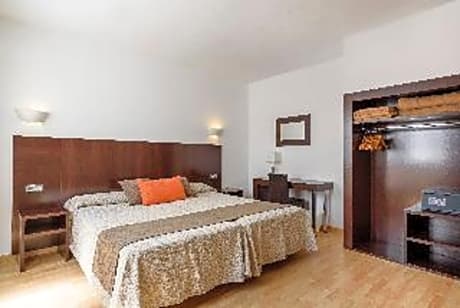 DOUBLE OR TWIN STANDARD