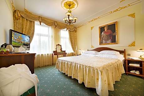 Deluxe Double or Twin