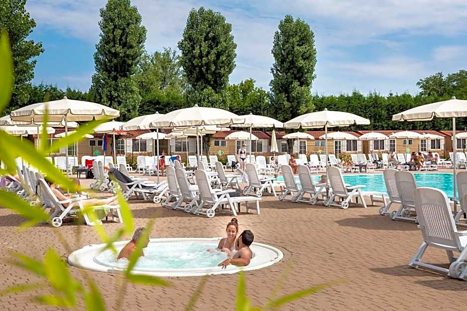 hu Venezia Camping in Town