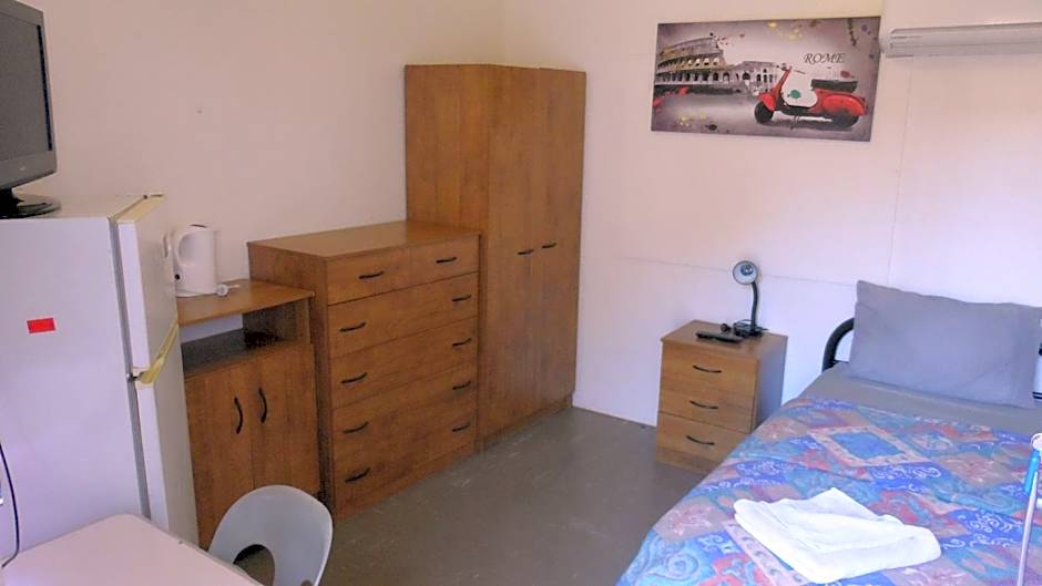 Zdjęcie 1 z 8 — Single Room with Shared Bathroom