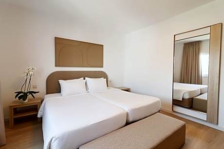 One-Bedroom Deluxe Apartment