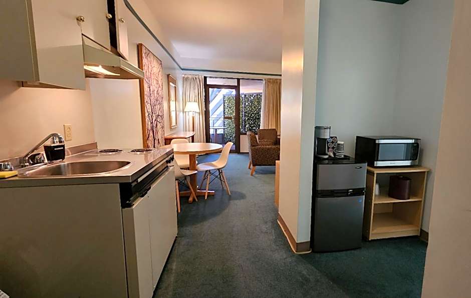 The Cedars Inn Hotel & Convention Centre