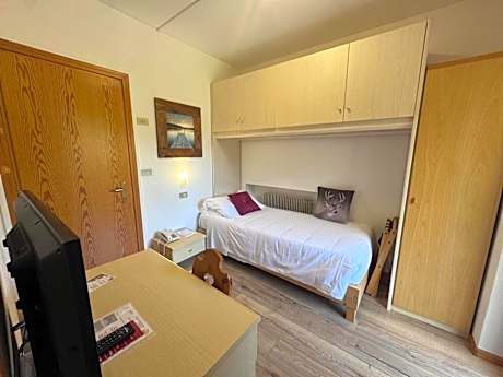 Standard Single Room with Mountain View