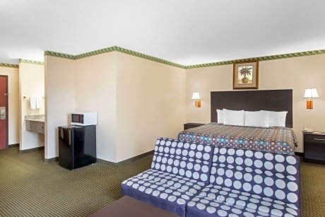 1 King Bed Non-Smoking