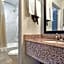 Quality Inn & Suites Near Lake Eufaula