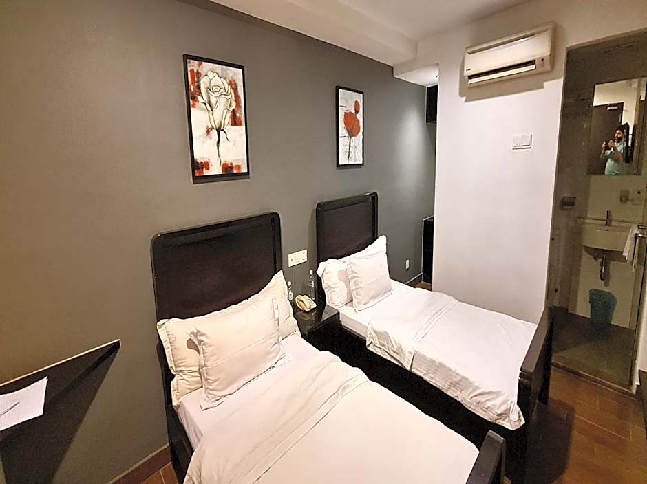 Photo 1 of 4 of Executive Suite
