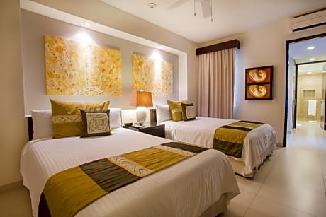 One-Bedroom King Room with Two Double Beds and Private Pool - Balcony/Kitchen