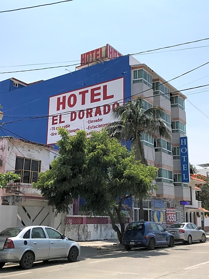 Hotel Dorado a una calle de Playa Regatas y el Malecon