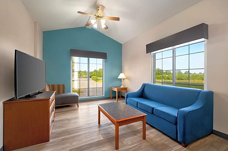 La Quinta Inn & Suites by Wyndham Columbus Airport Reynoldsburg