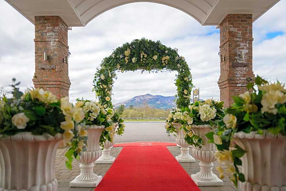Killarney Oaks Hotel