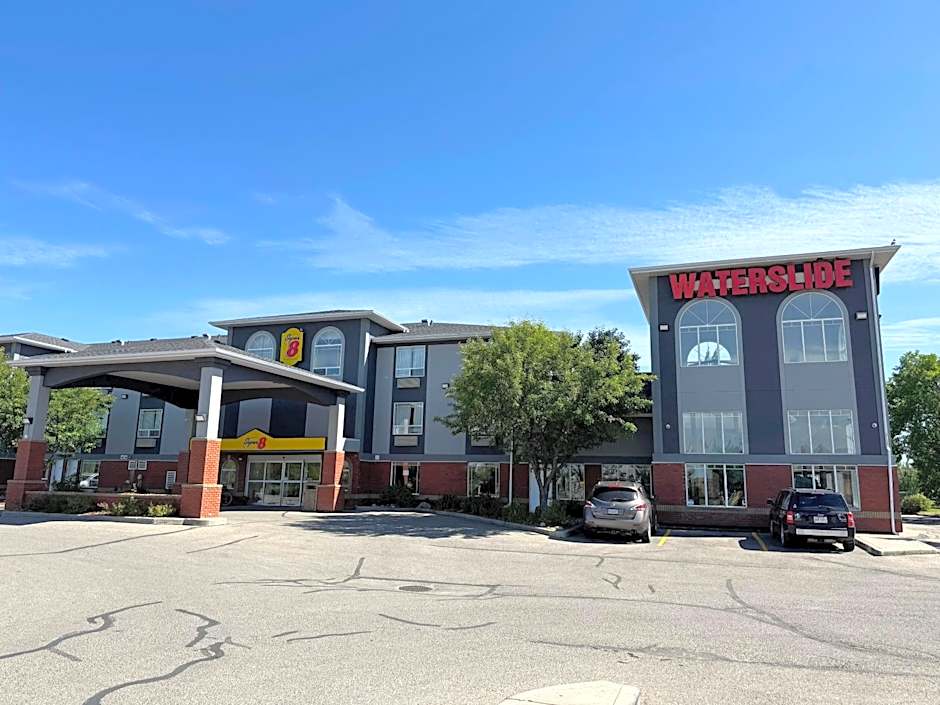 Super 8 by Wyndham High River AB