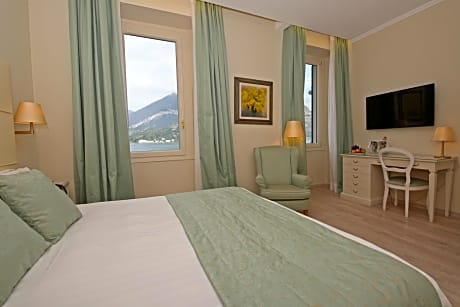 Classic Double or Twin Room  with Lake View