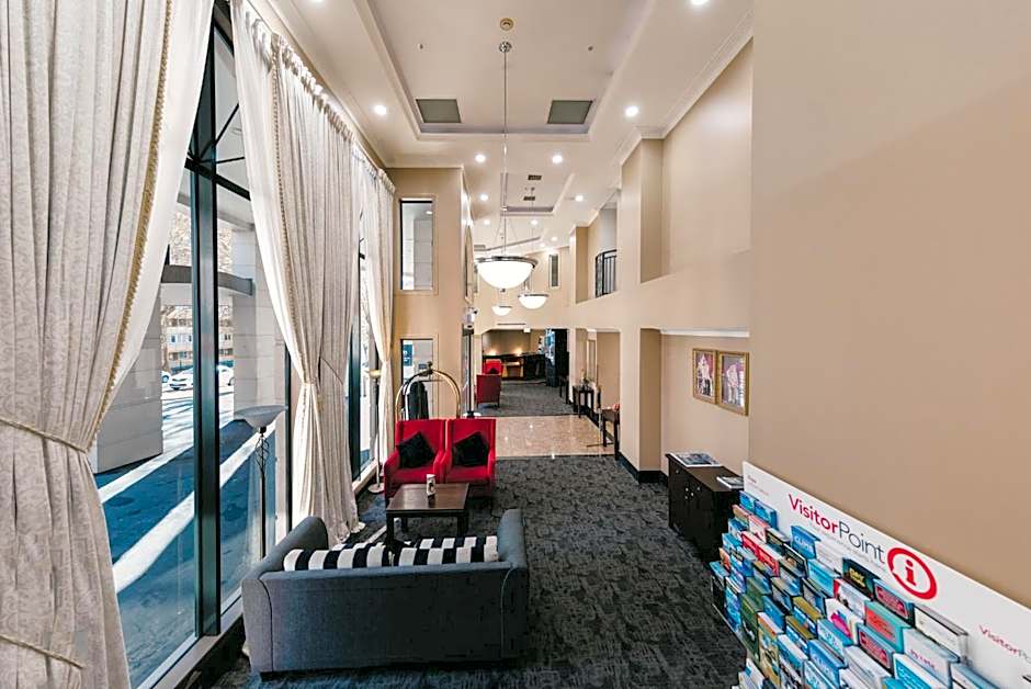 Parkside Hotel & Apartments