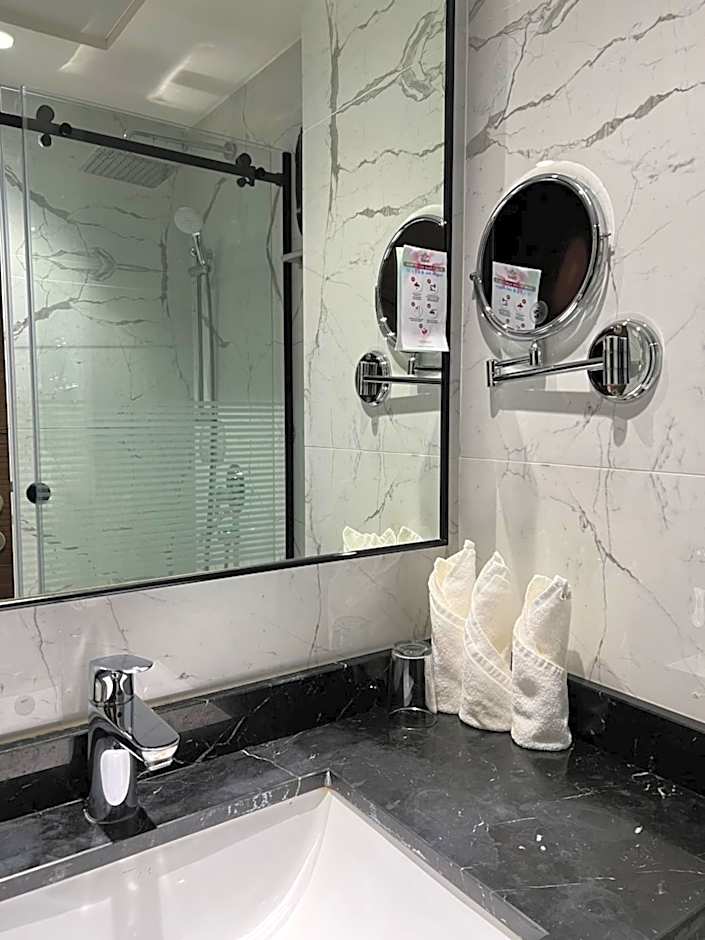 Violet Al Shisha Hotel