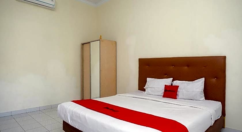 RedDoorz Syariah near Alun Alun Wonosari