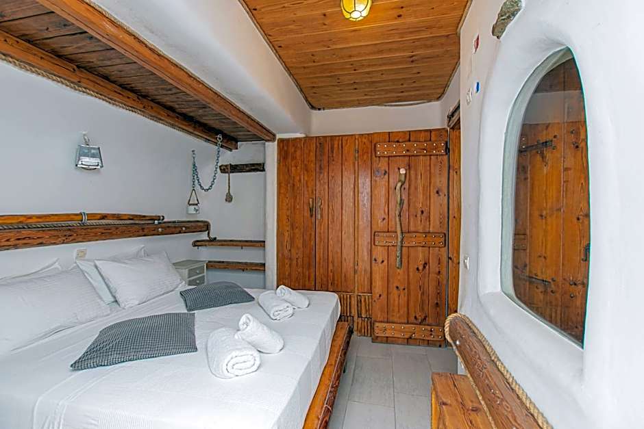 Peristeronas Village