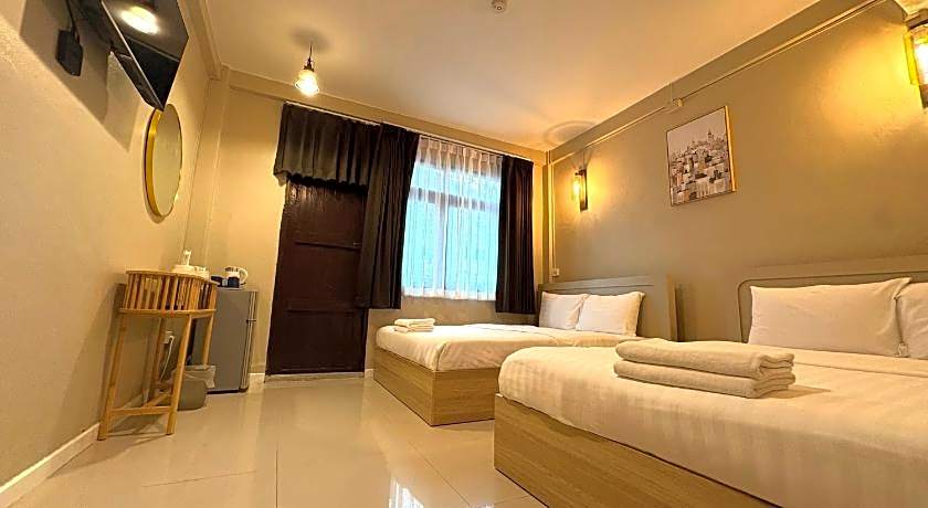 At Hua Lamphong Hotel