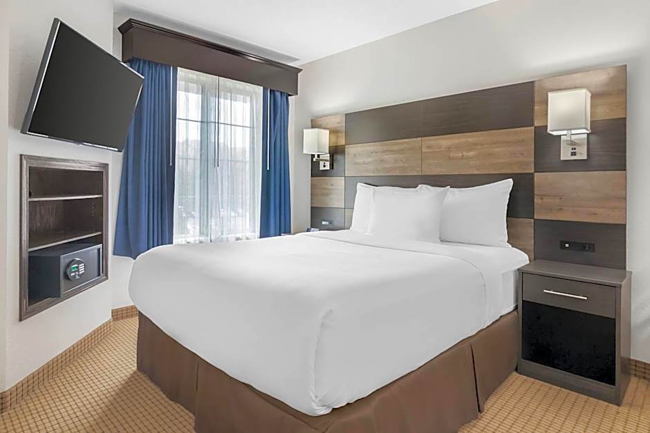 MainStay Suites Madison Airport