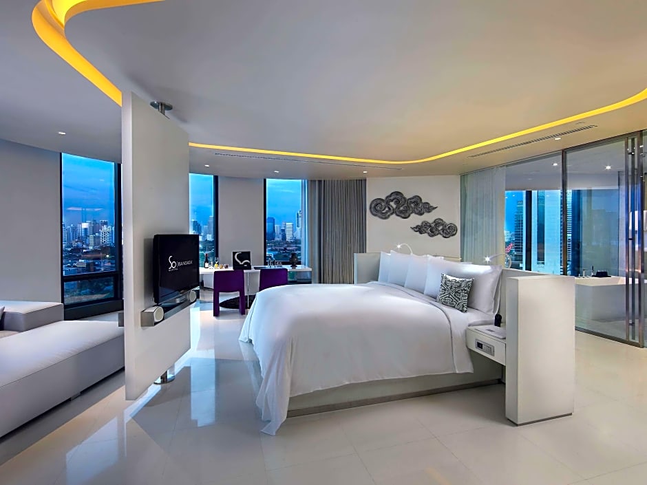 Photo 1 of 5 of Club Signature 1 King Bed, City or Park View