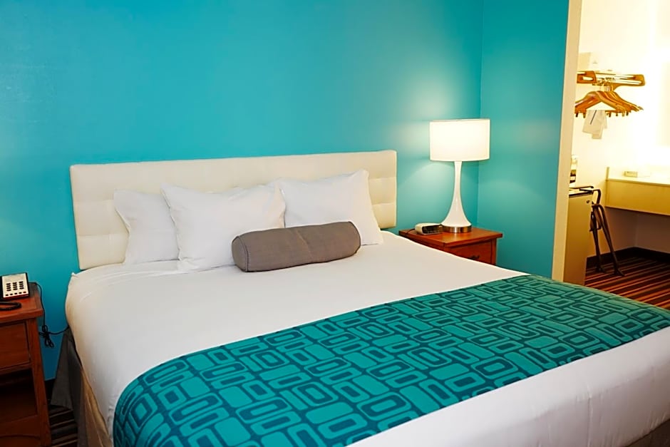 Howard Johnson by Wyndham Salinas