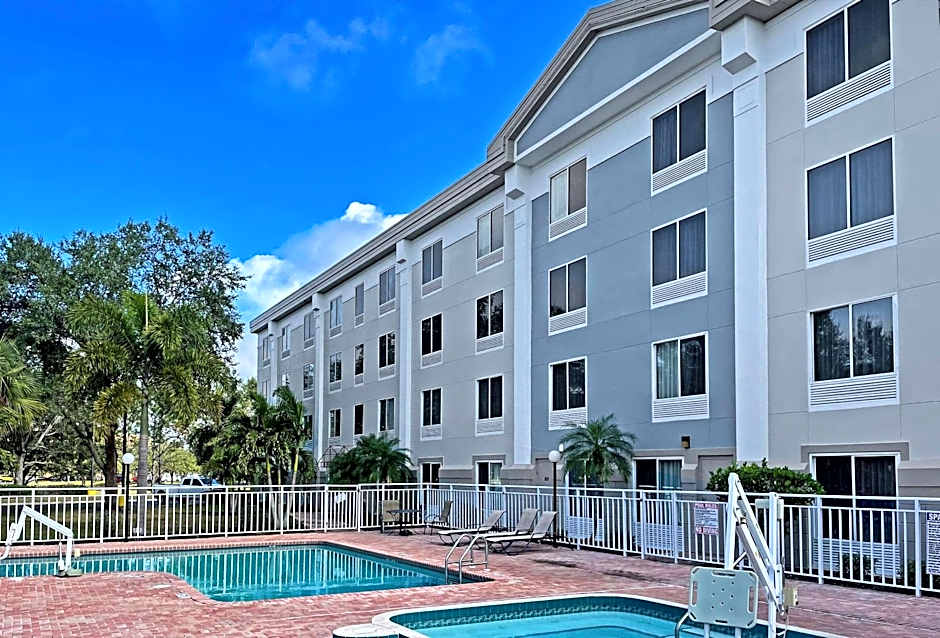 Comfort Inn & Suites Sarasota I75