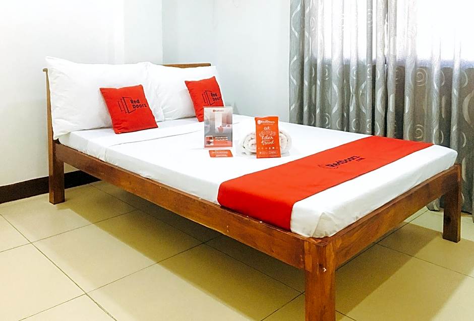 RedDoorz @ El Cuarto SRP Talisay