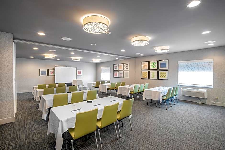 Holiday Inn Express Hotel & Suites Altoona-Des Moines By IHG