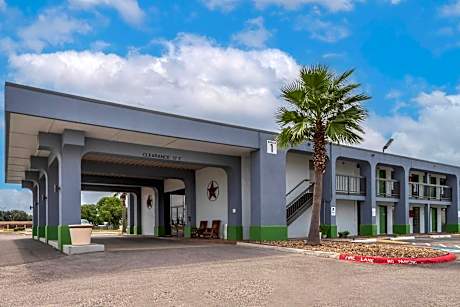 Days Inn by Wyndham Victoria TX East