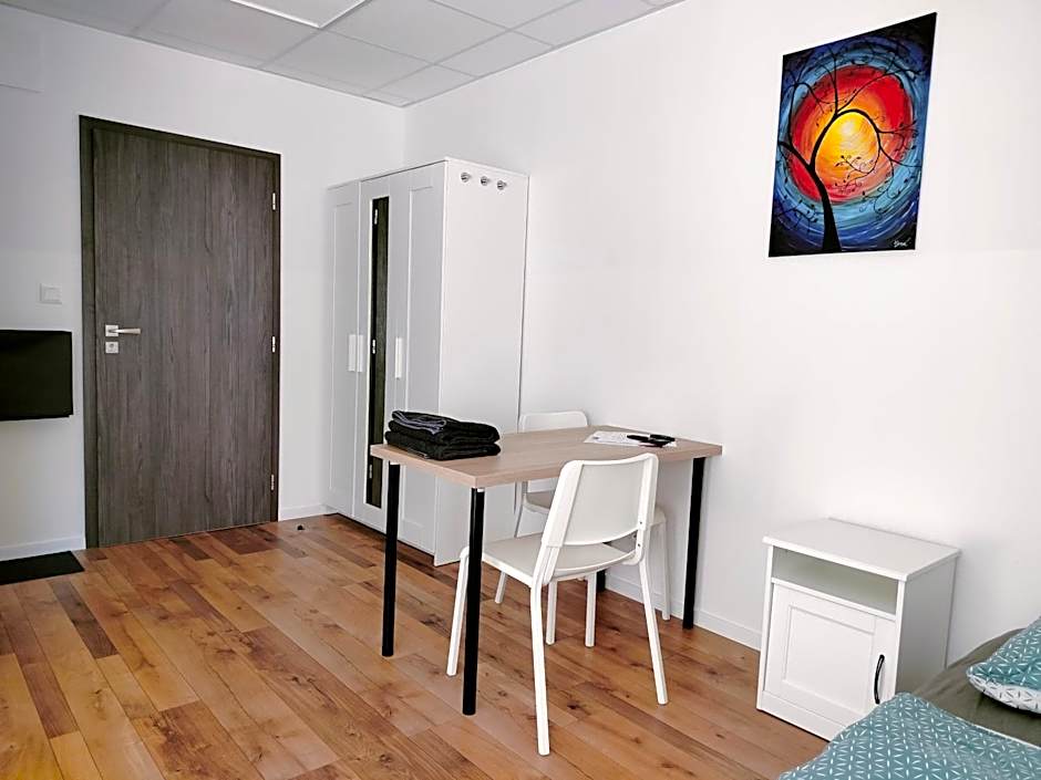 Dimael Hostel & Apartments