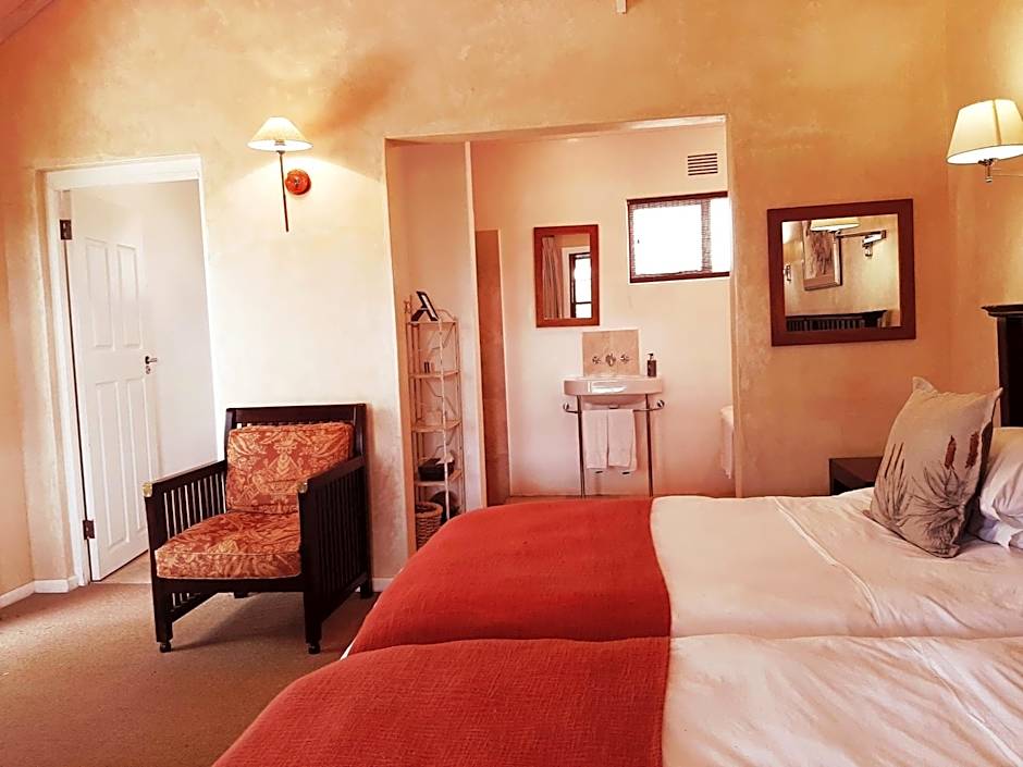 Leeuwenbosch Shearers Lodge - Amakhala Game Reserve