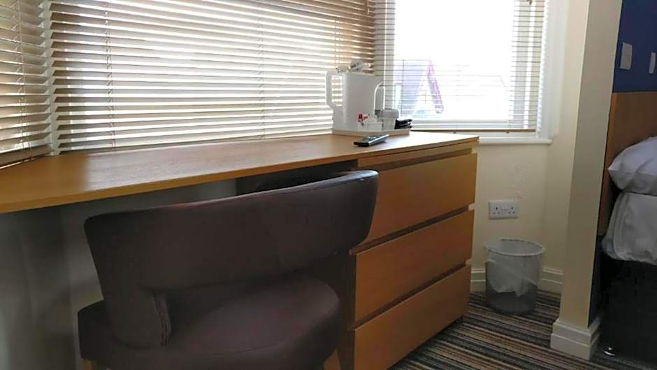 OYO Wave Crest Hotel