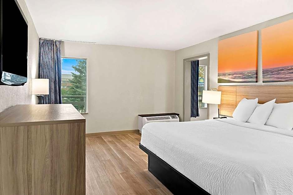 Days Inn & Suites by Wyndham Warren