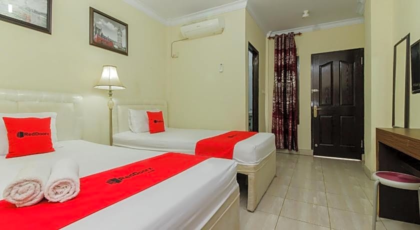 RedDoorz @ Malalayang 2 Manado