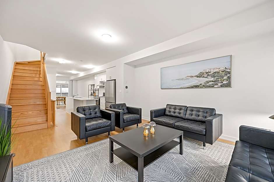 CEDAR Double Room with attached private Bathroom and Balcony in Toronto, ON, Canada