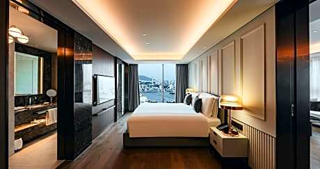 Executive King Suite - Non-Smoking