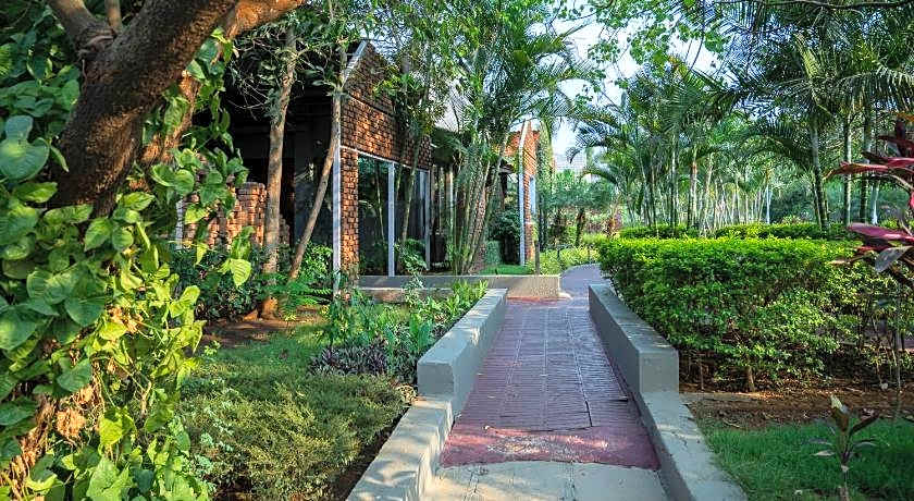 Saj By The Lake - Malshej Ghat Hotel